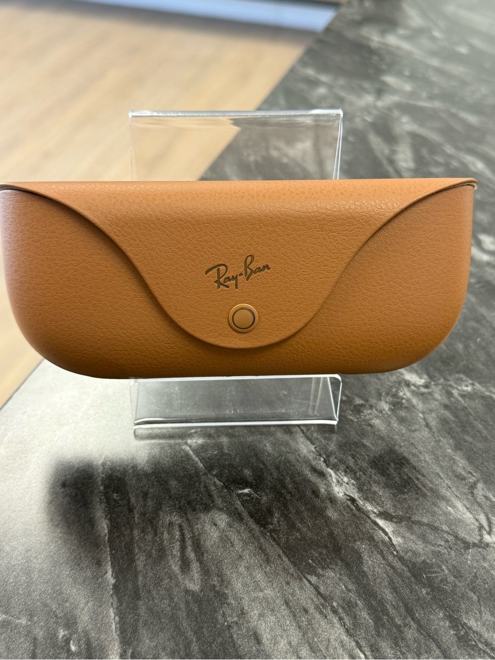 Ray-Ban Meta Charging Case -Brown Sunglasses - Picture 4 of 8